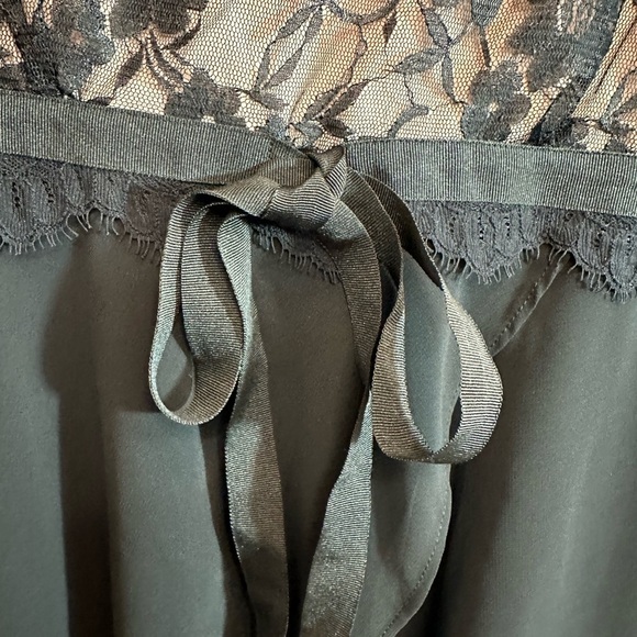 Bandolino Womens Size 4 Blouse Asymmetrical Hem Fairly Lace Trim Top Ribbon Bow - Picture 9 of 14